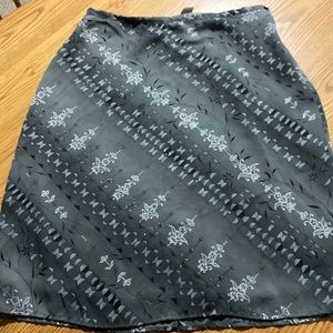 Apostrophe women’s skirt size 14 color  gray and white